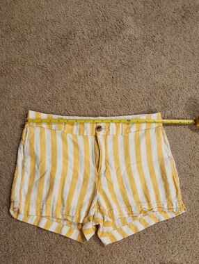 Old Navy Yellow & White Striped Women’s Shorts. 3" inseam. Size 8